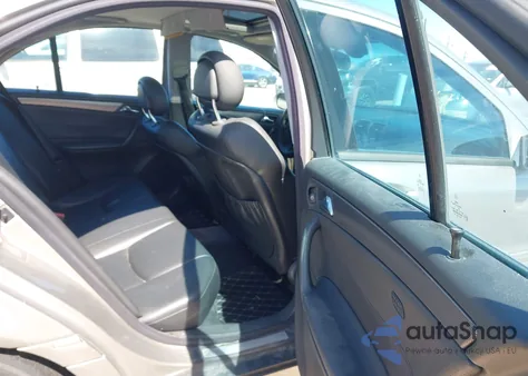 2004 Mercedes-Benz C 230 Kompressor Sport/Sport из США, поврежденный, VIN WDBRF40J34F517929